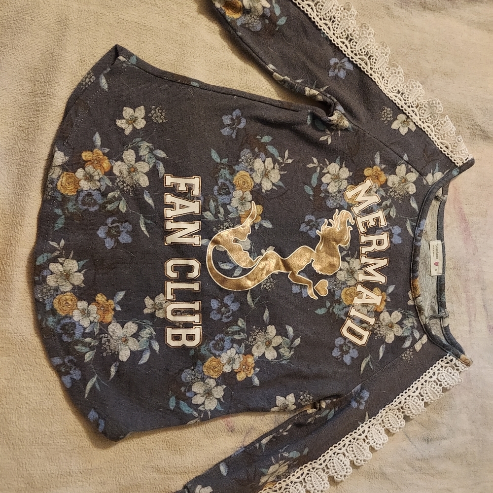 Girls size M beautees open sleeve long sleeve